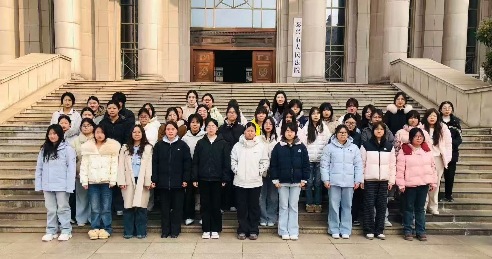 法治第一课：庭审旁听学法治　青春护航助成长